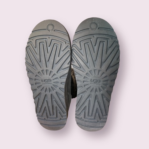 Uggs Cambridge Buckle Boots - Picture 4 of 4